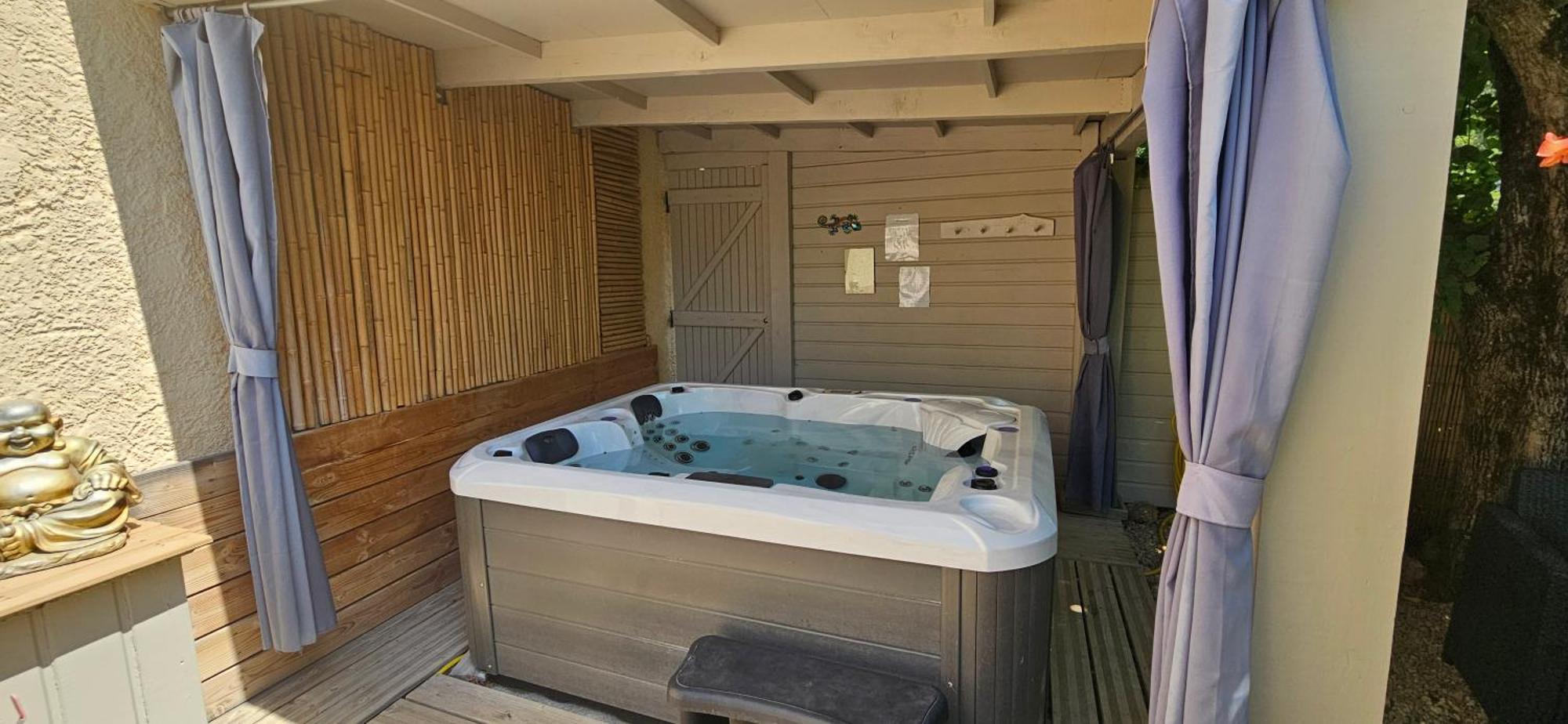 gite LAPAZ/jacuzzi privé/piscine Draguignan Exterior foto